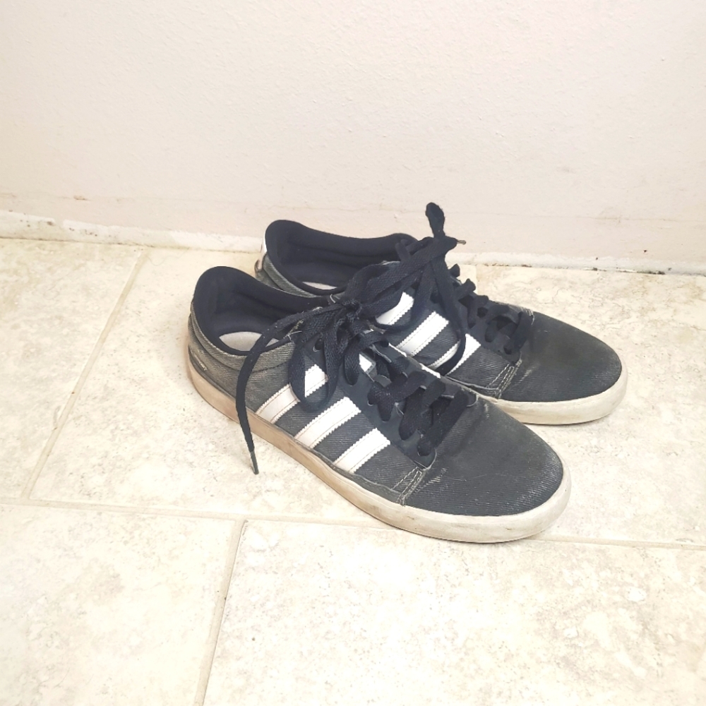 adidas Men's Daily  Skate Casual Shoe Distressed gray/ back White shoe